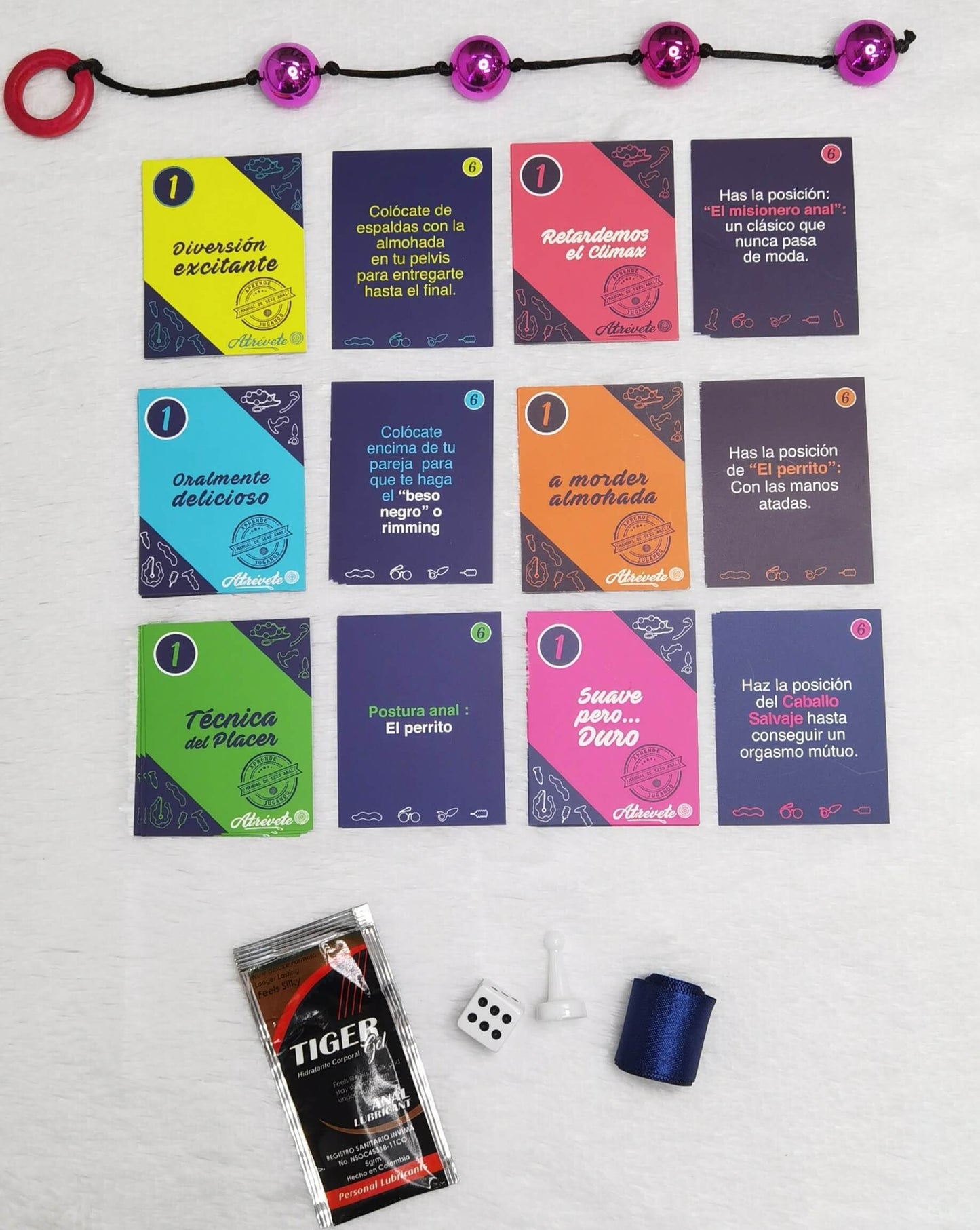 JUEGO DE SEXO ANAL PARA PRINCIPIANTES. INCLUYE: UN TABLERO,36 TARJETAS DE PRUEBAS DADOS Y FICHAS, UN LUBRICANTE ANAL, UNA CINTA AMARRE, UNAS BOLAS ANALES Y JUEGO TIPO RULETA. VARIACION LGTBI+