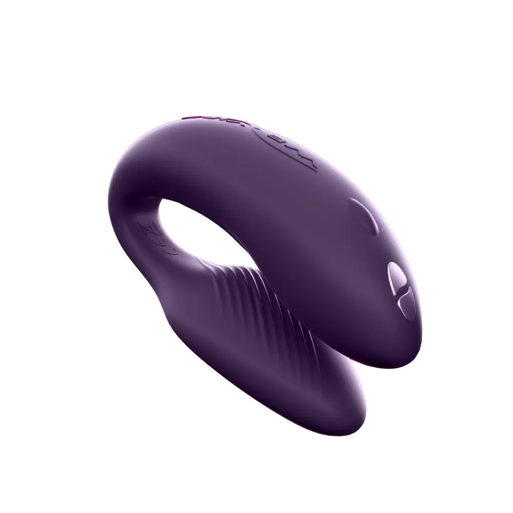 Sumérgete en una sinfonía de placer con el Chorus de We-Vibe. Este vibrador de pareja innovador está diseñado para intensificar la conexión íntima y el placer compartido. Con su diseño ajustable y ergonómico, el Chorus se adapta perfectamente a tu cuerpo, proporcionando estimulación simultánea del clítoris y el punto G durante el acto s