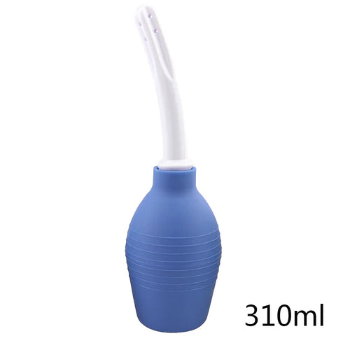 ¡Esta es la mejor manera de prepararse para un juego anal satisfactorio! Se recomienda enfáticamente que use su EZ Anal Douche en el baño o la ducha, ¡y lubricar la punta hace una gran diferencia en términos de comodidad! Te invitamos a conocer nuestra línea de lubricantes
