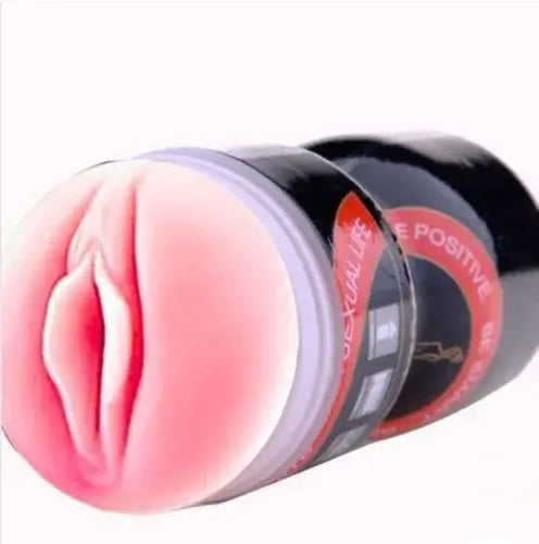 MASTURBADOR MASCULINO CON ASPECTO DE VAGINA, FABRICADO EN REAL FEEL SILICONA SUPERSUAVE Y FLEXIBLE, TEXTURIZADA POR DENTRO. LA PROTEGE UN TARRO QUE PERMITE MEJOR AGARRE Y MÁS VIDA ÚTIL, PERMITE SACARLA PARA SU LIMPIEZA
