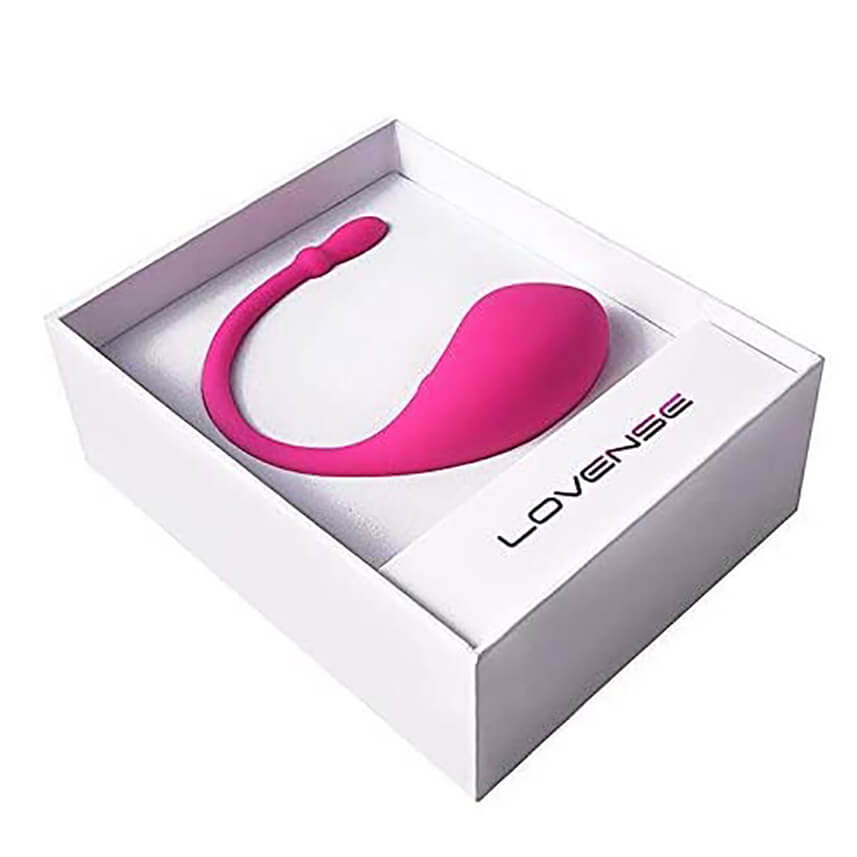 El vibrador Lovense Lush se posicionó en el mercado como el juguete de los sitios web dedicados a la industria de los modelos webcam. Su tecnología está diseñada para vibrar a la medida que la persona recibe tokens, haciendo que los espectadores tengan el control total sobre su placer y excitación. 