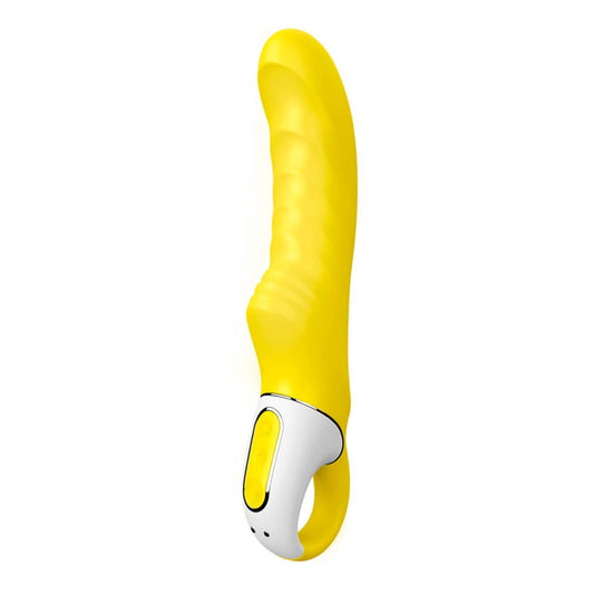 YUMMY SUNSHINE ES UN VIBRADOR DE ESTIMULO VAGINAL QUE POR SU FORMA Y TEXTURA ESTIMULA MUY BIEN EL PUNTO G, ES FABRICADO EN SILICONA MEDICA HIPOALERGENICA, Y POR SUS POTENTES VIBRACIONES TE PROPORCIONARA ORGASMOS INTENSOS. PODRÁS ELEGIR CUALQUIERA DE LOS 12 PROGRAMAS DE VIBRACIÓN, COMPUESTOS POR 6 INTENSIDADES Y 6 PATRONES DE VIBRACIÓN. ADEMÁS, COMO EL VIBRADOR ES A PRUEBA DE AGUA, TAMBIÉN TE PODRÁ ACOMPAÑAR EN LOS LUGARES MÁS HÚMEDOS, COMO LA DUCHA O LA BAÑERA. 