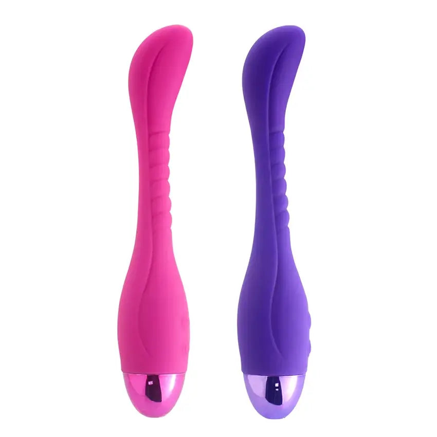 VIBRADOR VAGINAL QUE POR SU FORMA ESTIMULA&nbsp; MUY BIEN EL PUNTO G. FABRICADO EN SILICONA MÉDICA HIPOALERGENICA, RECARGABLE, A PRUEBA DE SALPICADURAS,&nbsp; CUENTA CON 10 RITMOS DE VIBRACIÓN, ES MUY FLEXIBLE LO QUE MEJORA EL ESTÍMULO, TAMBIÉN PUEDES ESTIMULAR LA ZONA CLITORIAL CON ESTE JUGUETE