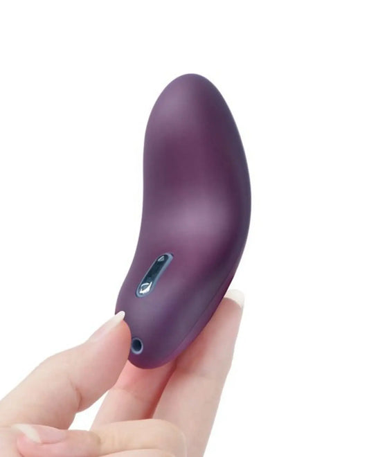 El juguete sexual Echo tiene un motor potente pero silencioso cuando funciona. Para que pueda usarlo donde quiera sin serado. Es un vibrador recargable que contiene batería de litio, tiene una capacidad de batería que puede cargarse completamente en solo 1 hora y aproximadamente aproximadamente 1 hora de placer continuo.