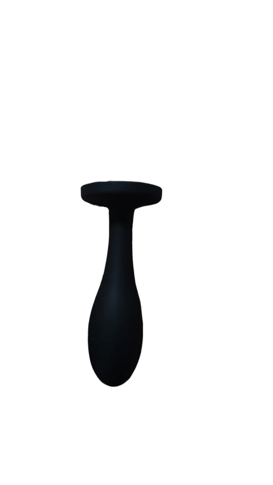 Descubre el lujo y la sensualidad con nuestro Plug Anal de Joya de Silicona. Hecho de silicona médica suave y segura, presenta una hermosa joya en la base para un toque de glamour. Disponible en varios tamaños, su diseño ergonómico facilita una inserción cómoda y placentera. Ideal para juegos preliminares y uso discreto durante el día. Fácil de limpiar y mantener.